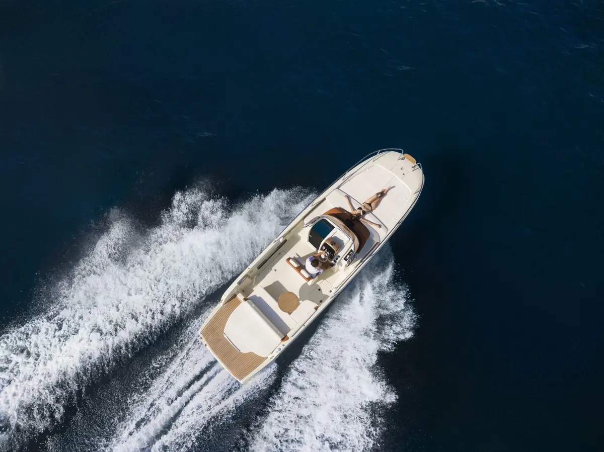 Invictus 280, main deck — Athens Yachts Rental, Athens