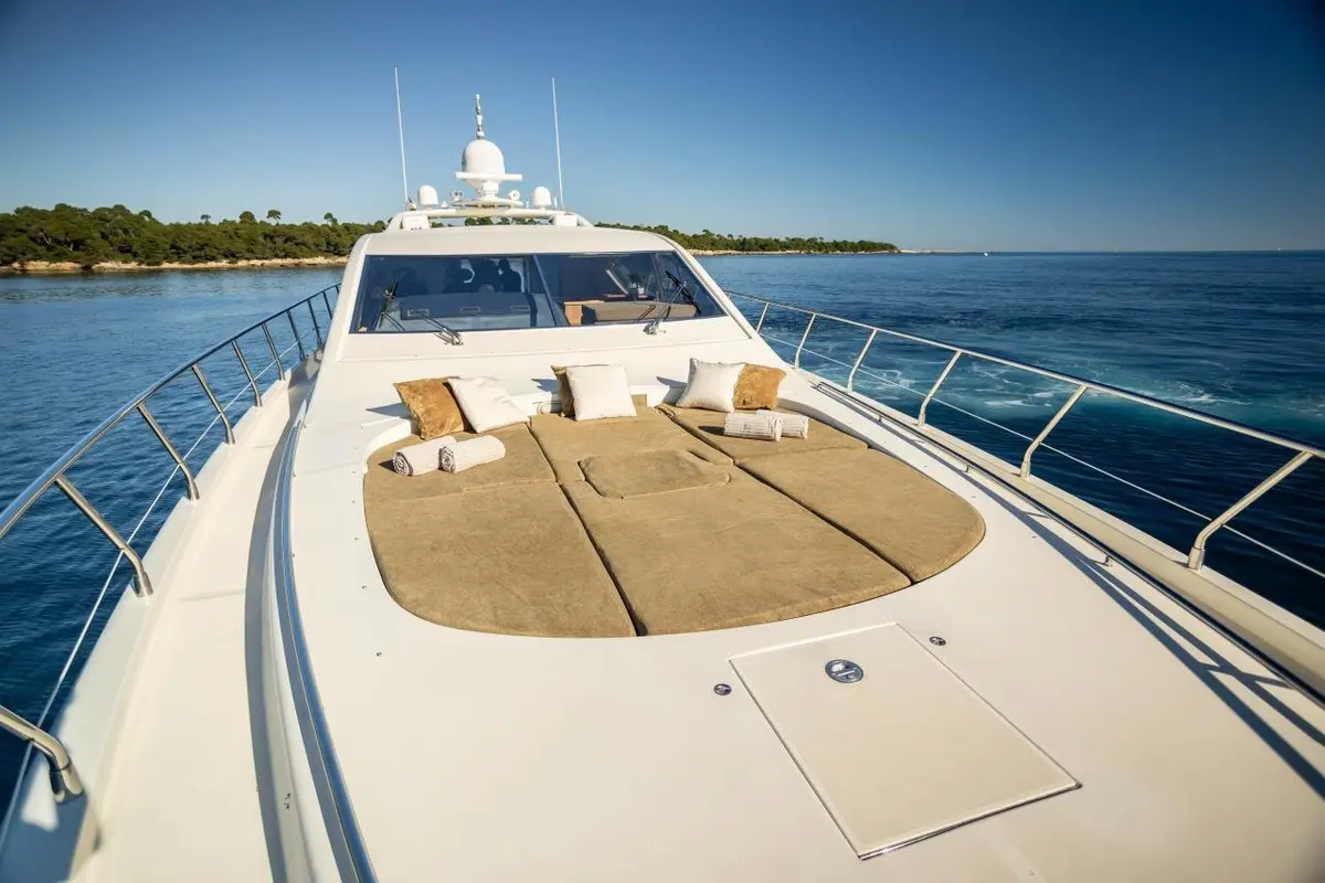Leopard 24, salon — Athens Yachts Rental, Athens