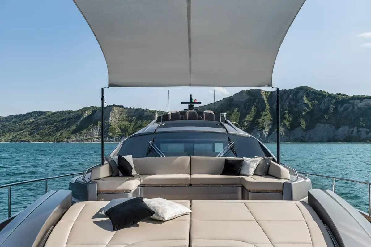 Pershing 8X, salon — Athens Yachts Rental, Athens