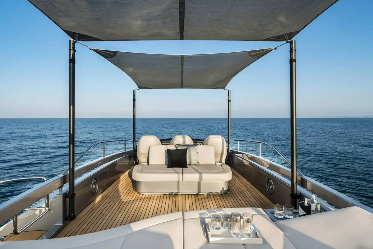 Pershing 8X, master cabin — Athens Yachts Rental, Athens